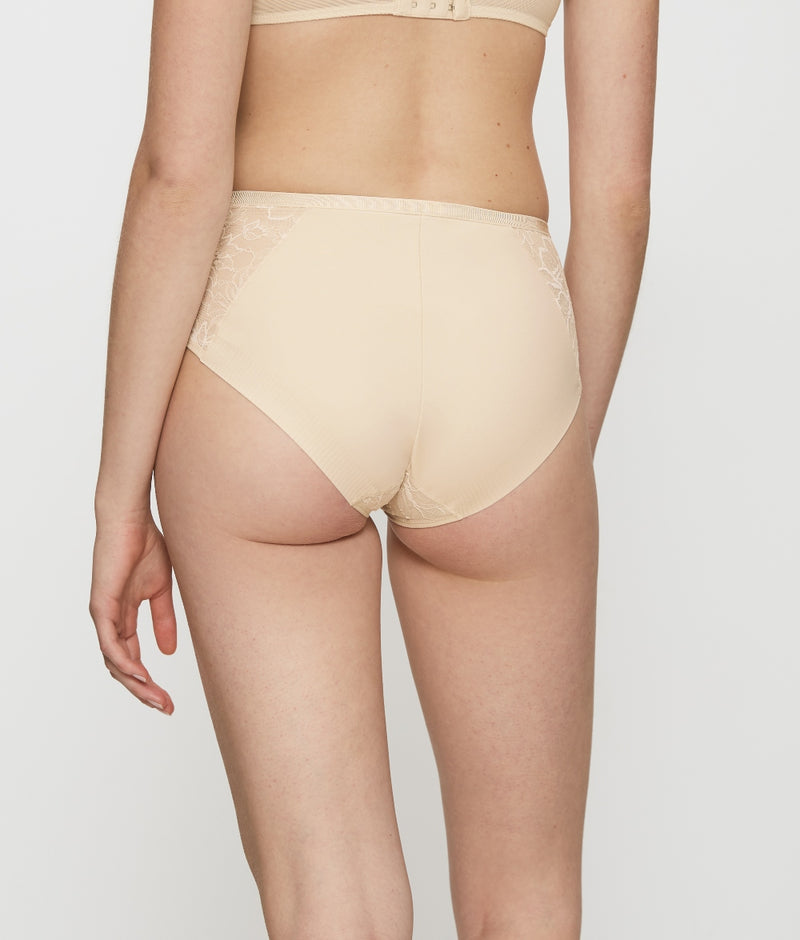 Triumph Amourette Charm Maxi Brief in Creamy Dream